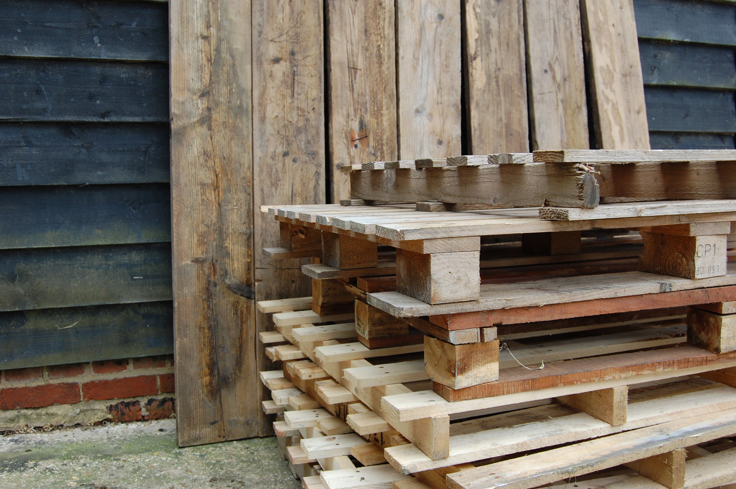 Wild_Wood_Upcycling_-_A_pile_of_old_wood